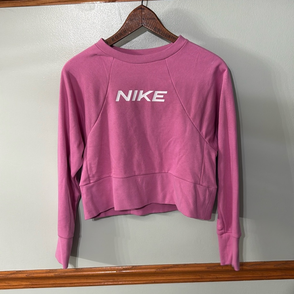 Nike dri fit cropped sweatshirt. Pink long sleeve. Size: XS